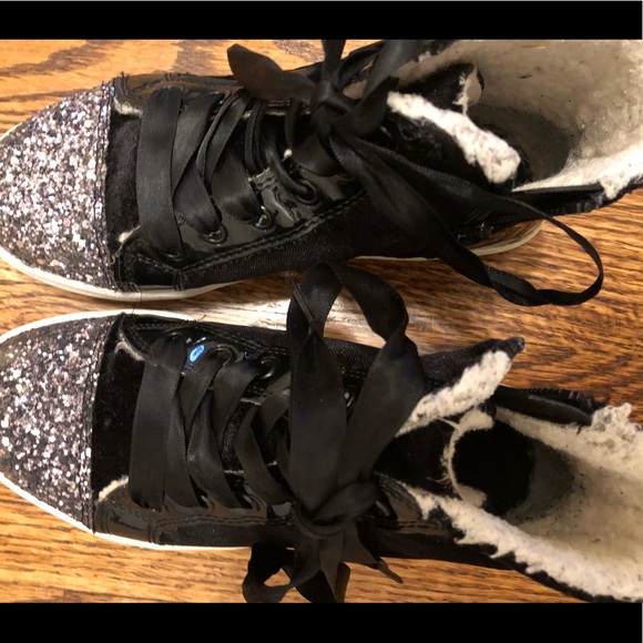 Used little girl sneaker - Picture 4 of 8